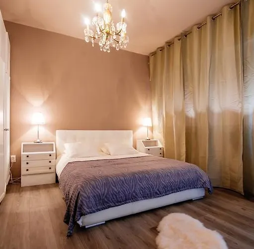 Golden Bridge Apartment With Private Parking