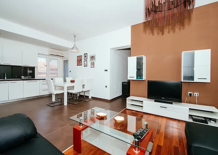 Golden Bridge Apartment With Private Parking